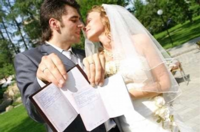 ЗАГС не регистрирует брак без прописки:
